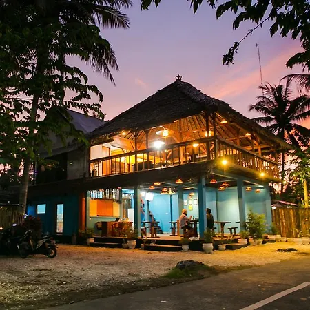 Full Moon Hostel